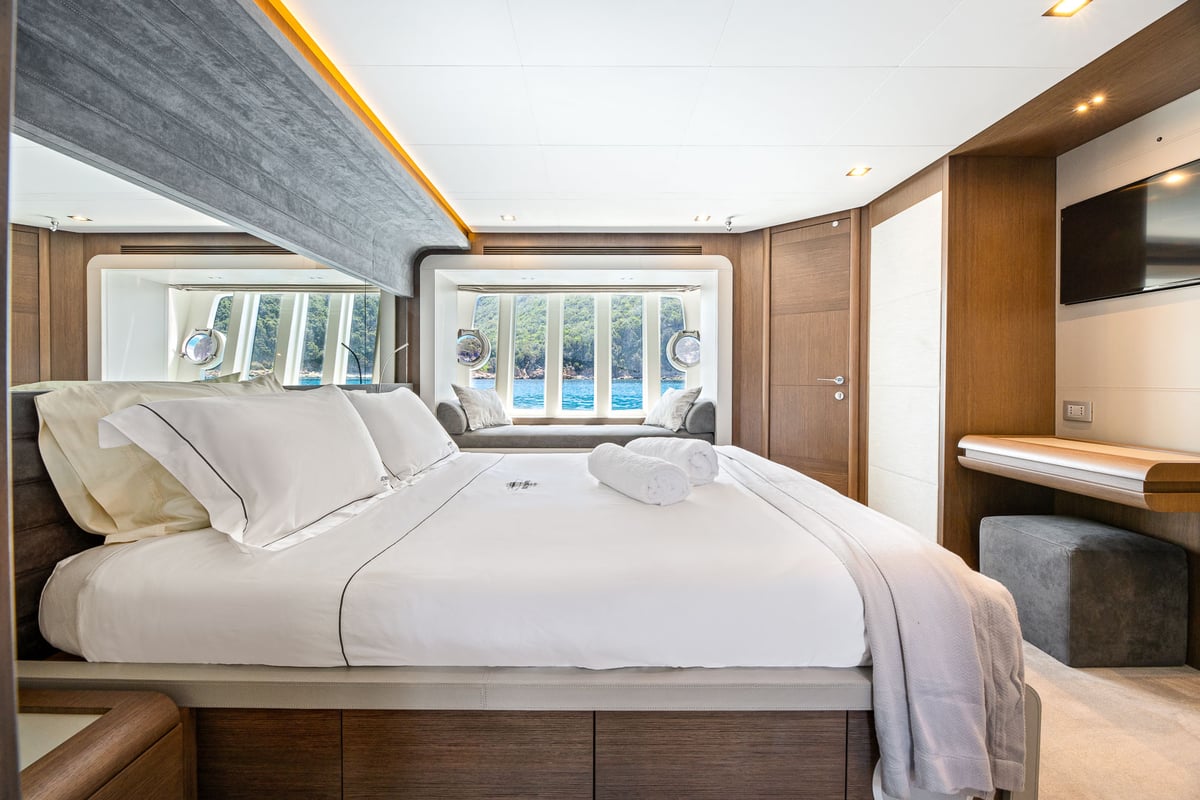 Ferretti 800 Master Cabin