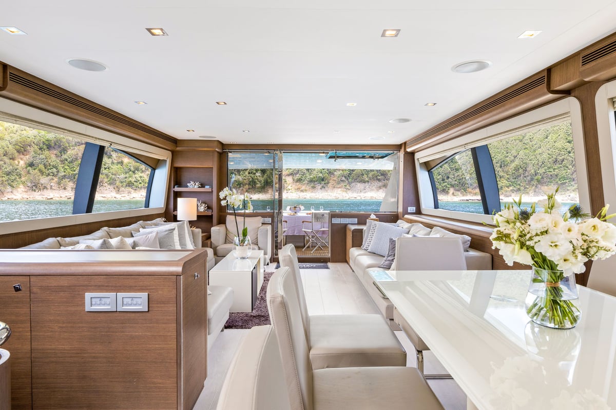yacht Bizman salon view aft