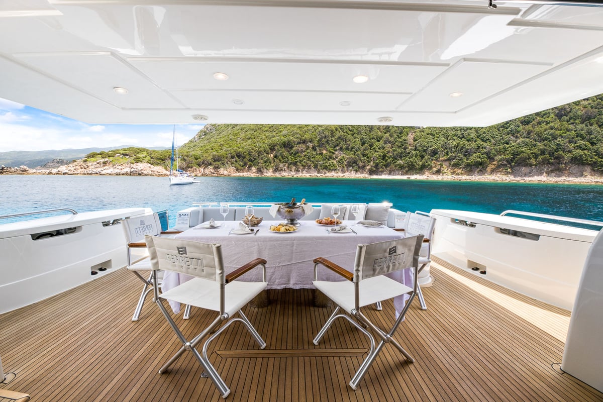 yacht Bizman aft cockpit 