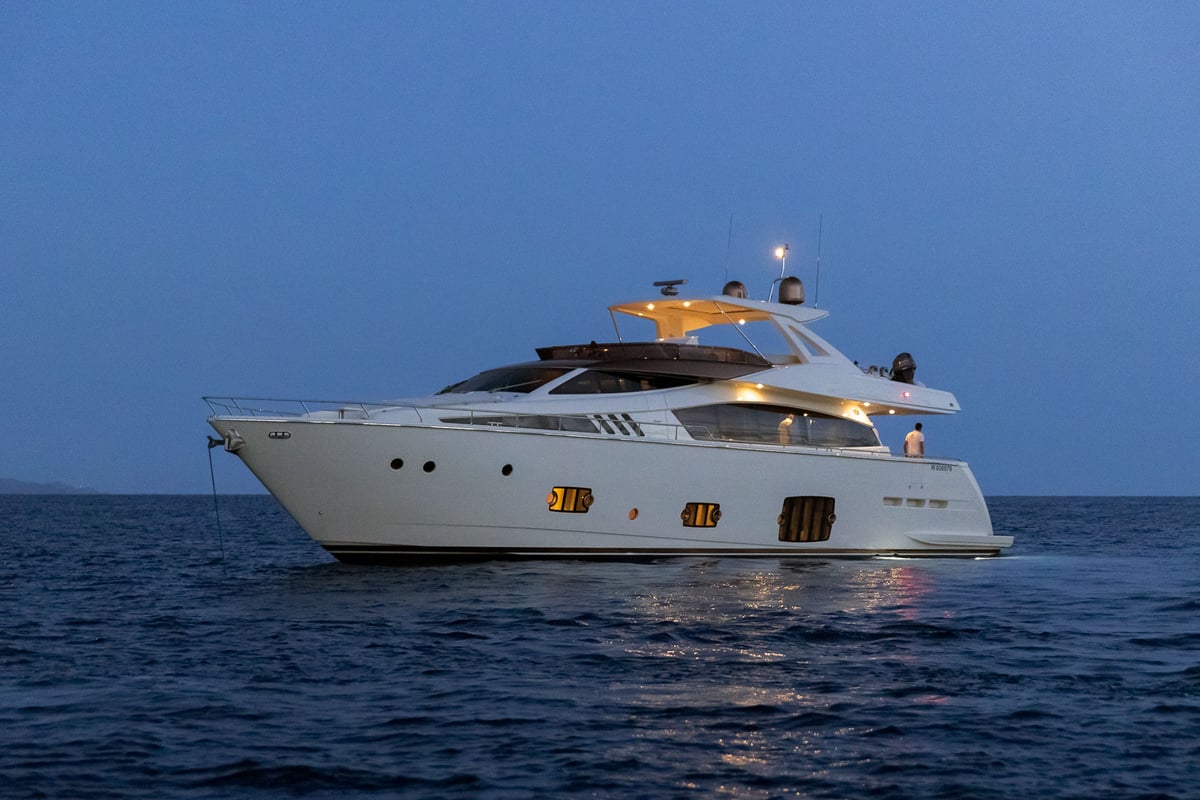 yacht Bizman night navigation