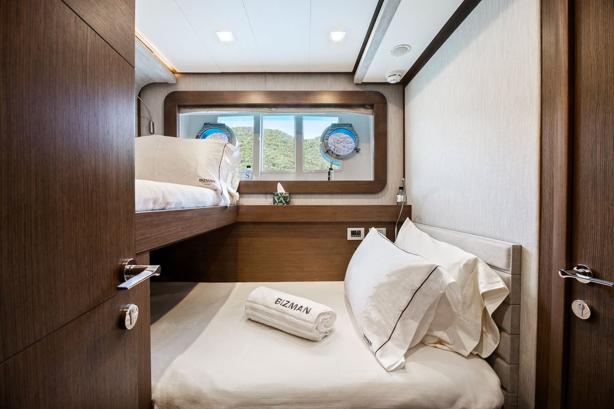 yacht Bizman twin cabin
